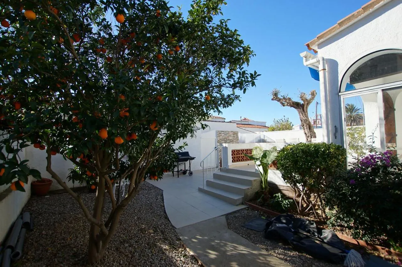 Holiday home Maison Avec Jardin A 400 M De La Plage Empuriabrava