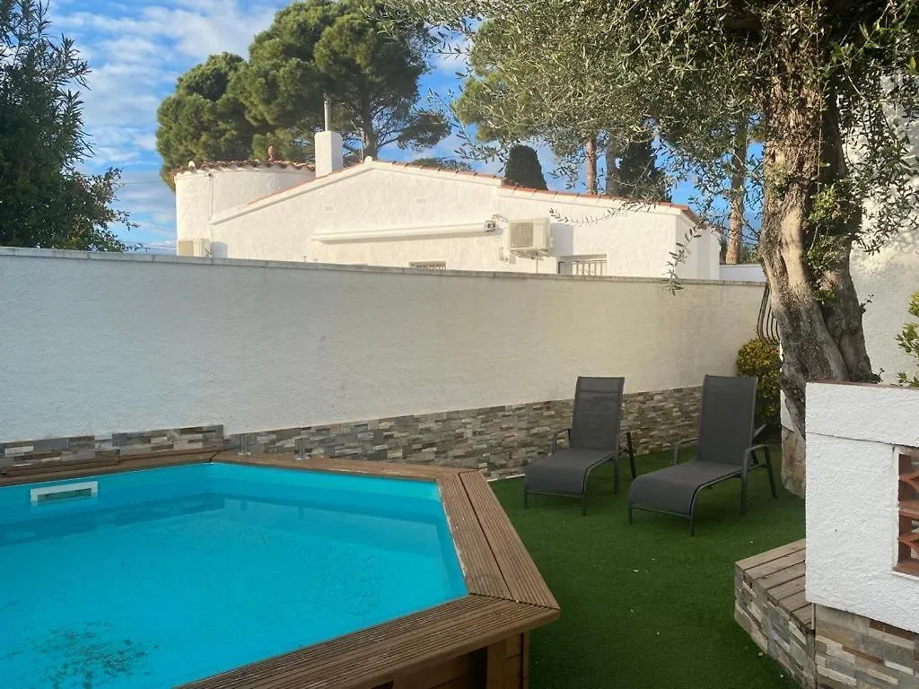 Holiday home Maison Avec Jardin A 400 M De La Plage Empuriabrava Spain